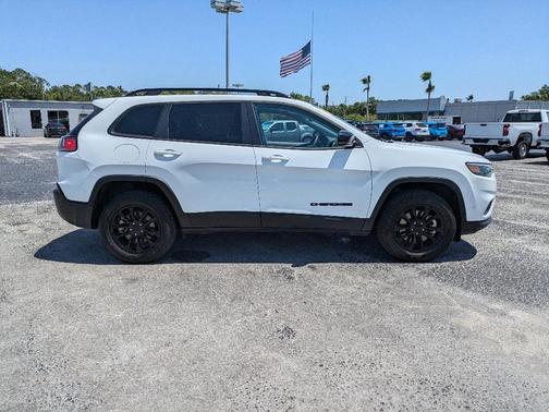 2023 Jeep Cherokee Altitude Lux