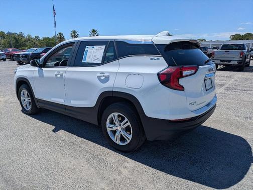 Summit White 2024 GMC Terrain SLE