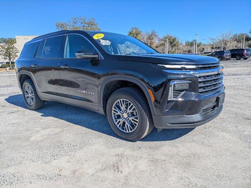 2025 Chevrolet Traverse LT