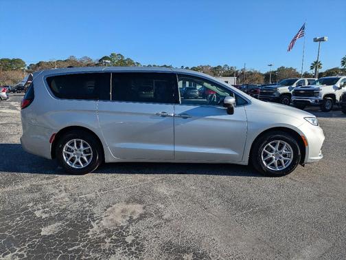 2023 Chrysler Pacifica Touring-L