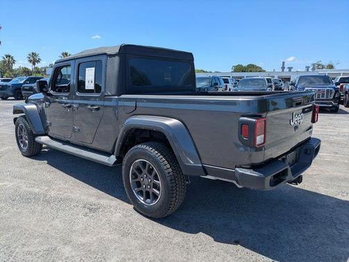 Granite Crystal Clearcoat Metallic 2022 Jeep Gladiator Overland