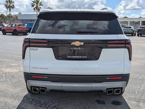 2025 Chevrolet Traverse LT
