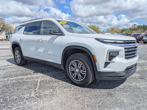 2025 Chevrolet Traverse LT