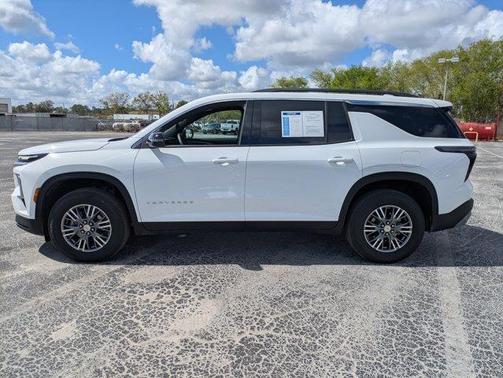 Summit White 2025 Chevrolet Traverse LT