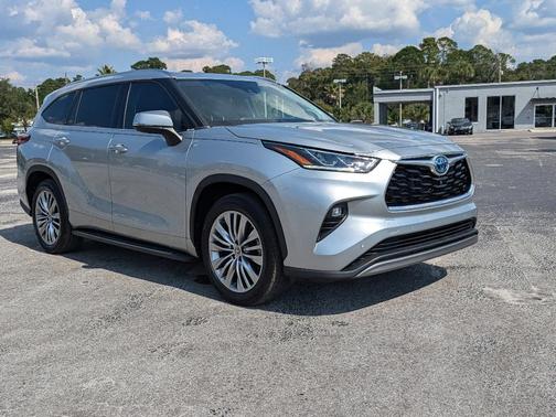 2023 Toyota Highlander Hybrid Platinum