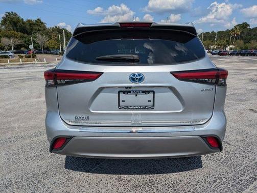 2023 Toyota Highlander Hybrid Platinum