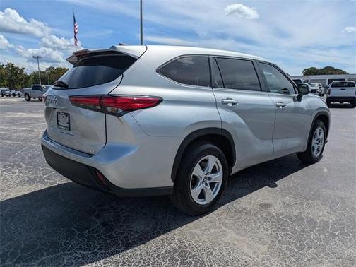 2023 Toyota Highlander LE