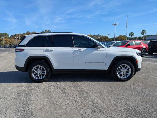 2023 Jeep Grand Cherokee Laredo