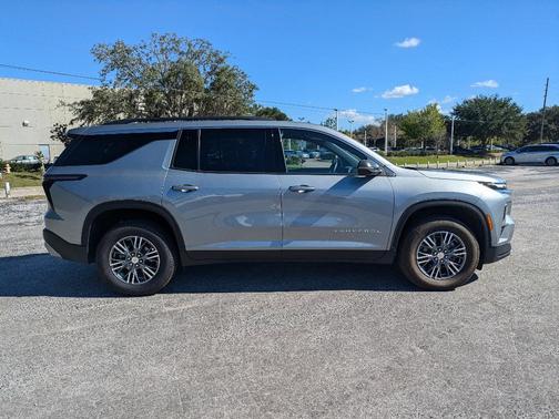 2024 Chevrolet Traverse LT