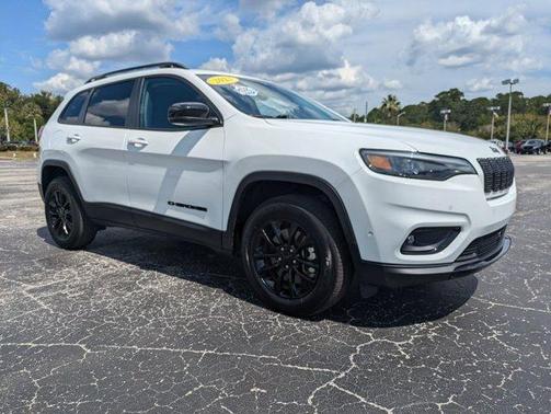 2023 Jeep Cherokee Altitude Lux