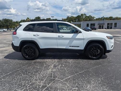 2023 Jeep Cherokee Altitude Lux