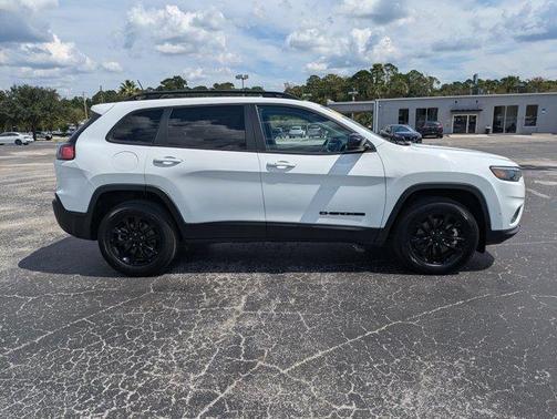 2023 Jeep Cherokee Altitude Lux