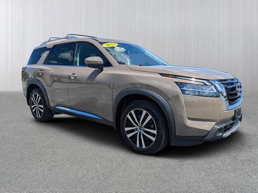 2023 Nissan Pathfinder Platinum