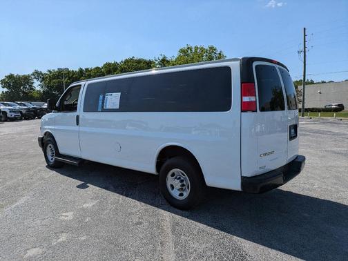 2022 Chevrolet Express 3500 LS