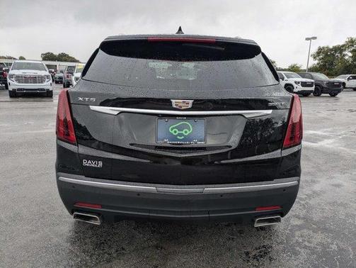 Stellar Black Metallic 2024 Cadillac XT5 Luxury