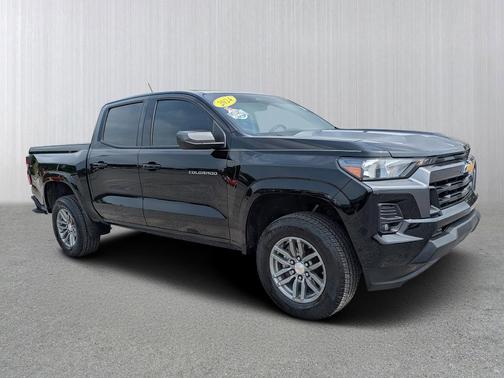 Black 2024 Chevrolet Colorado LT