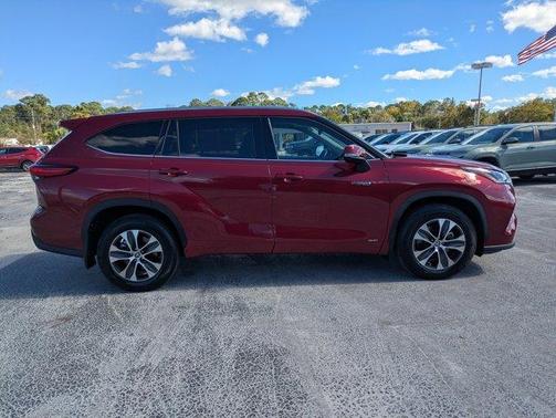 2021 Toyota Highlander Hybrid XLE