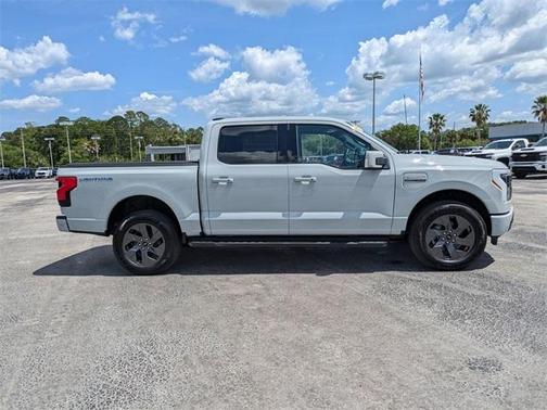 2023 Ford F-150 Lightning LARIAT