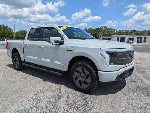 2023 Ford F-150 Lightning LARIAT