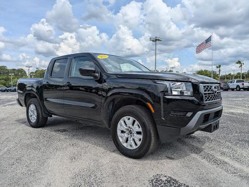 2023 Nissan Frontier SV