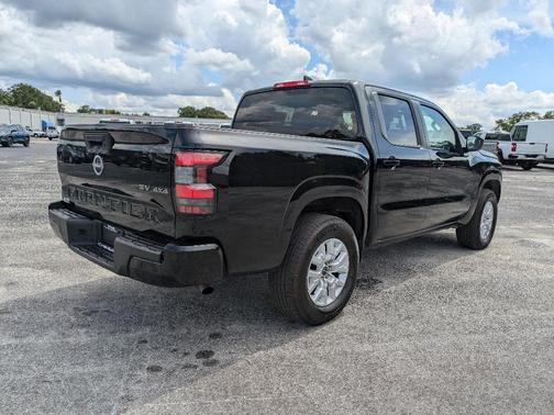 2023 Nissan Frontier SV