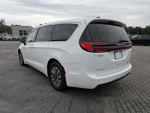 Bright White Clearcoat 2024 Chrysler Pacifica Hybrid Select