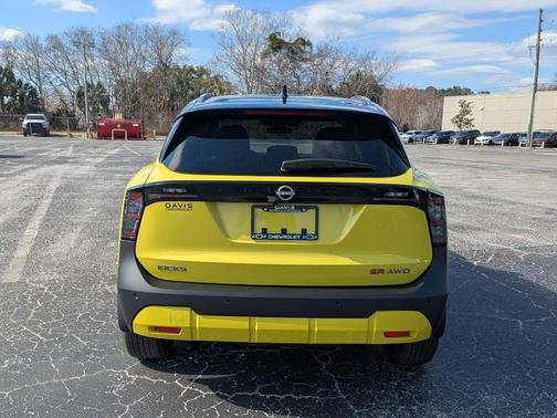 2025 Nissan Kicks SR