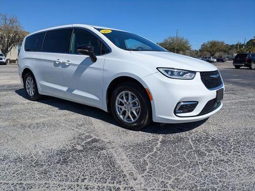 Bright White Clearcoat 2025 Chrysler Pacifica Select