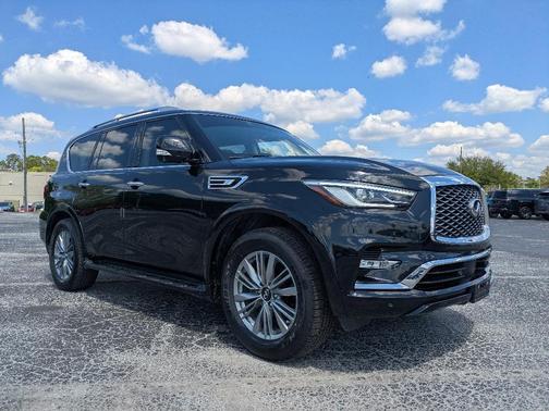 2023 INFINITI QX80 Luxe