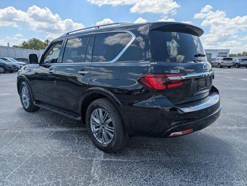 2023 INFINITI QX80 Luxe