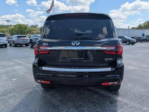 2023 INFINITI QX80 Luxe