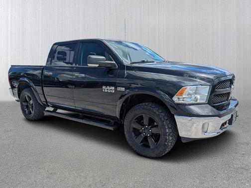 Brilliant Black Crystal Pearlcoat 2015 RAM 1500 SLT