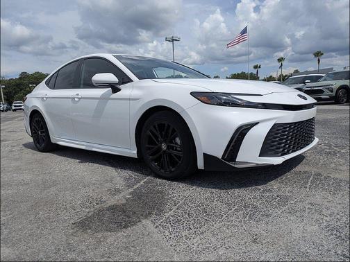 Ice 2025 Toyota Camry SE