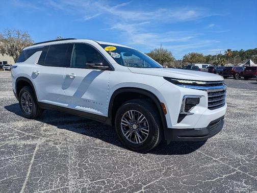 2025 Chevrolet Traverse LT
