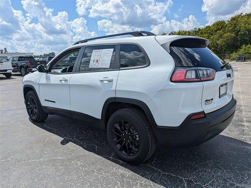 2023 Jeep Cherokee Altitude Lux