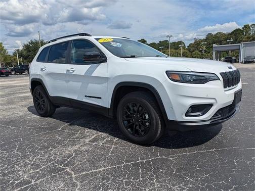 2023 Jeep Cherokee Altitude Lux
