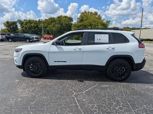 2023 Jeep Cherokee Altitude Lux