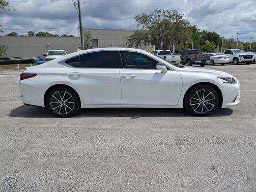 White Pearl 2025 Lexus ES 350 350