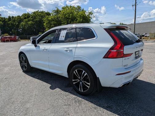 2021 Volvo XC60 T5 Momentum