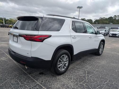 Summit White 2023 Chevrolet Traverse LT Cloth