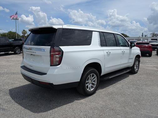 Summit White 2024 Chevrolet Suburban LT