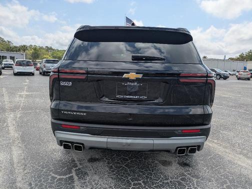 Black Metallic 2025 Chevrolet Traverse LT