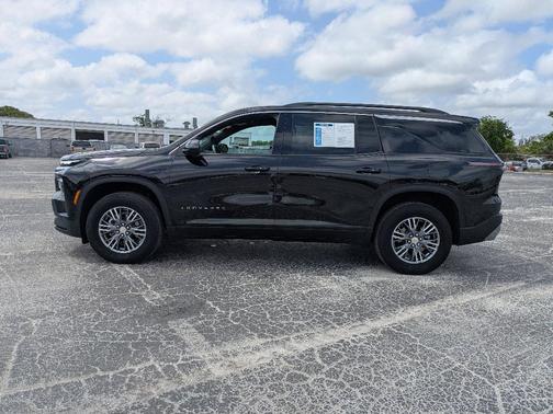 Black Metallic 2025 Chevrolet Traverse LT