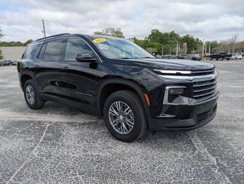 Black Metallic 2025 Chevrolet Traverse LT