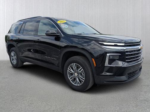 Black Metallic 2025 Chevrolet Traverse LT