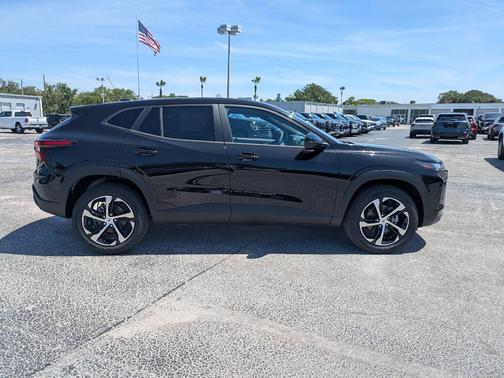 Black 2026 Chevrolet Trax 1RS