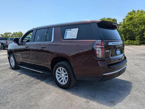 2023 Chevrolet Suburban LT