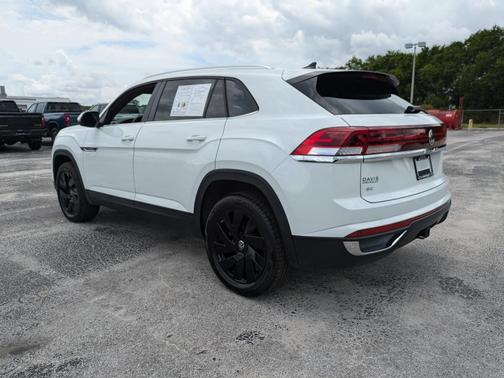 2025 Volkswagen Atlas Cross Sport 2.0T SE w/Technology