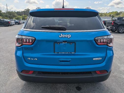 Hydro Blue Pearlcoat 2024 Jeep Compass Latitude