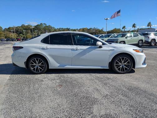 2021 Toyota Camry Hybrid XLE
